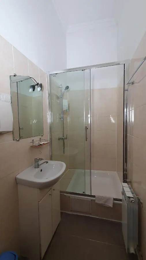 Apart-Hotel City Center Contrabas إلفيف فندق